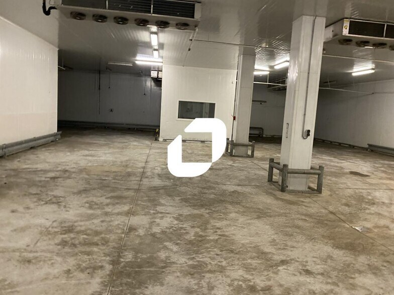 Flex in SAINT-SYMPHORIEN-D'OZON for lease - Interior Photo - Image 3 of 14