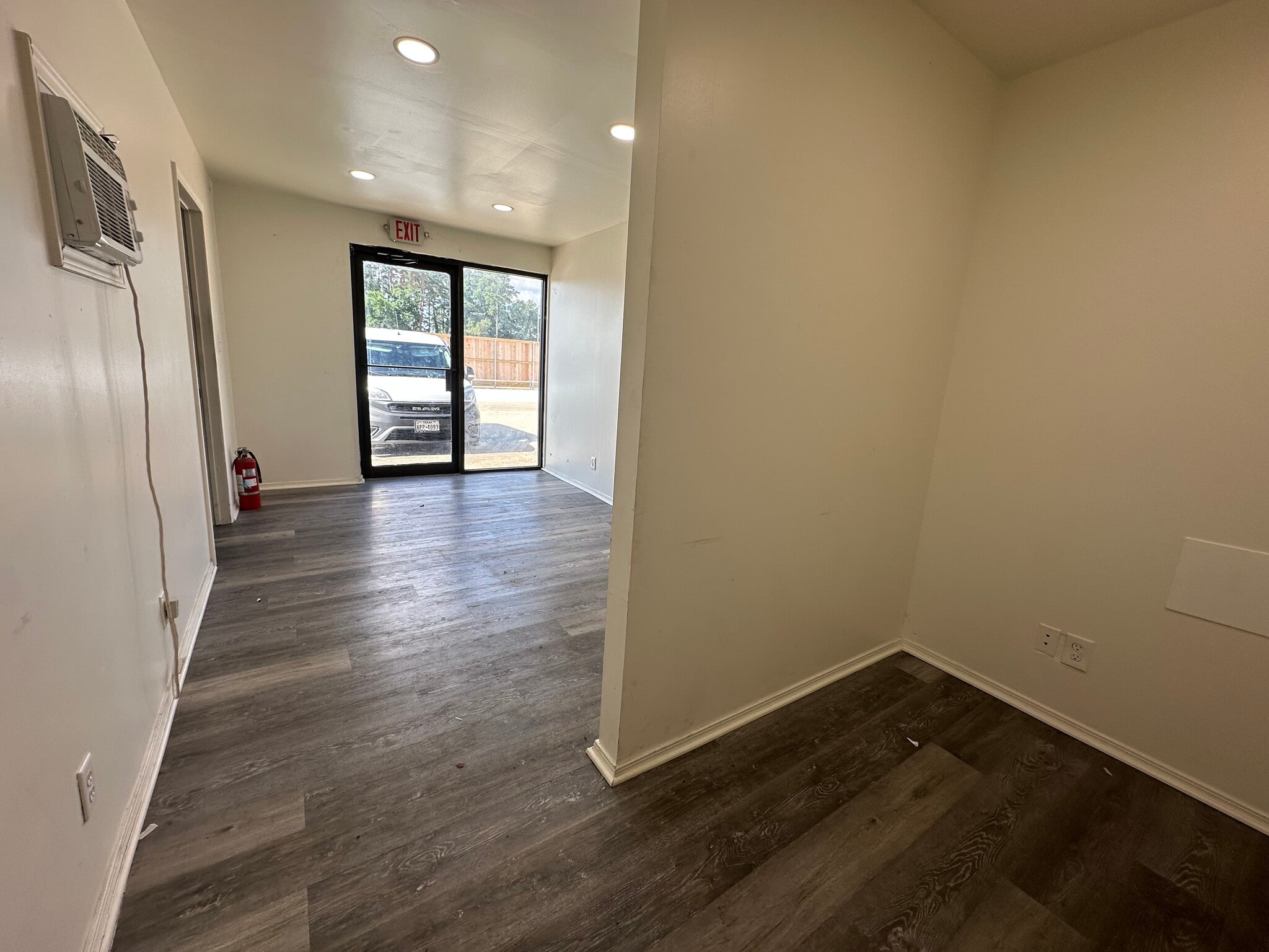 1325 S Houston Ave, Humble, TX à louer Photo intérieure- Image 1 de 6
