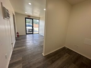 1325 S Houston Ave, Humble, TX à louer Photo intérieure- Image 1 de 6