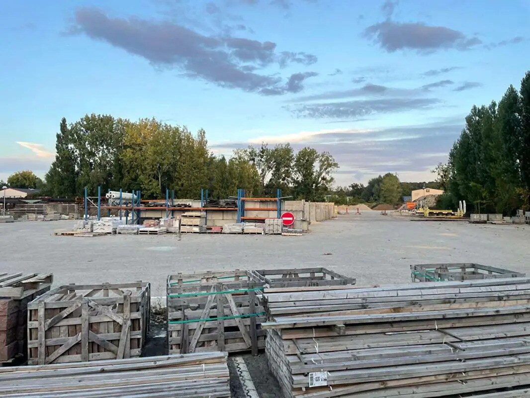 Flex in Pontpoint for sale Construction Photo- Image 1 of 2