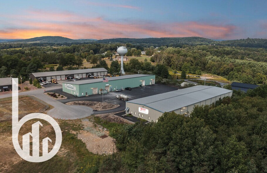 243 & 244 GREY FOX DRIVE, MONTOURSVILLE portefeuille de 2 propriétés à vendre sur LoopNet.ca - Photo du bâtiment - Image 1 de 8