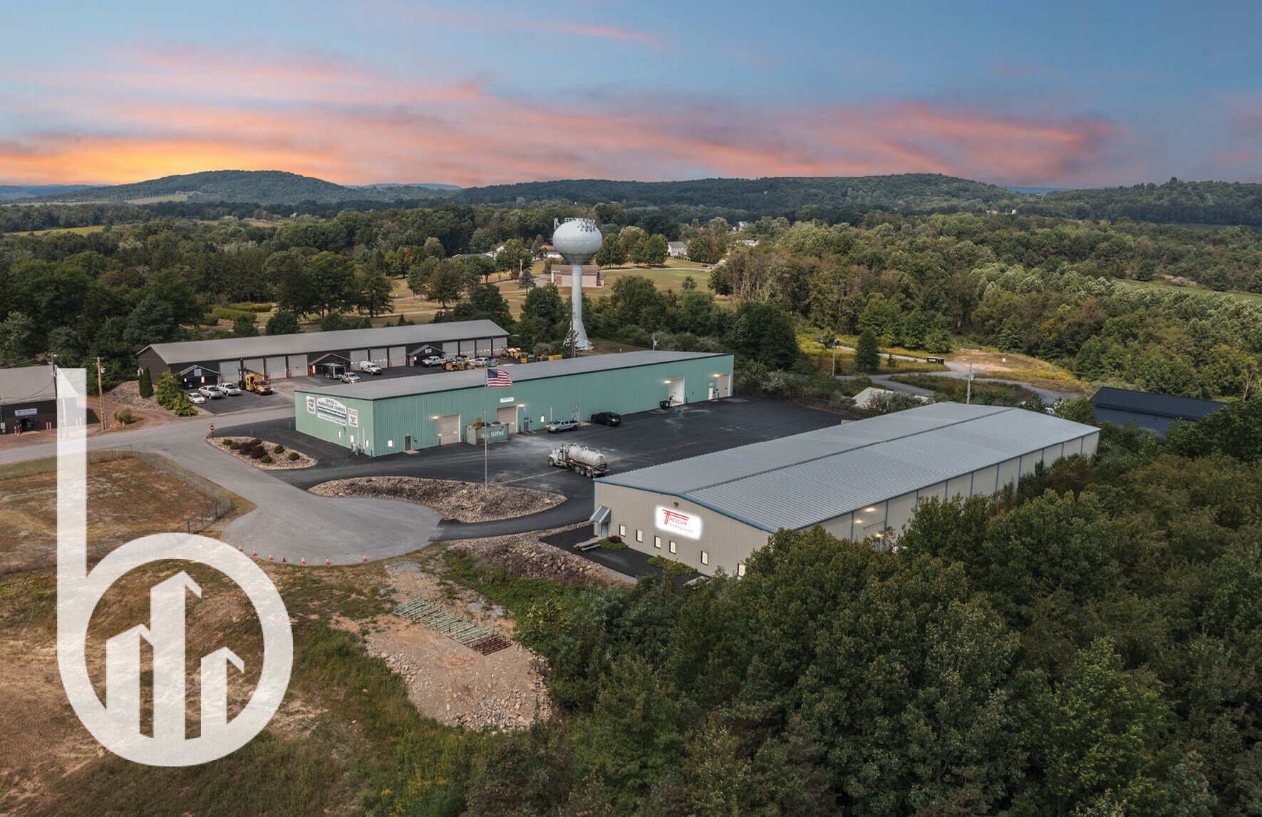 243 & 244 GREY FOX DRIVE, MONTOURSVILLE portefeuille de 2 propriétés à vendre sur LoopNet.ca Photo du bâtiment- Image 1 de 9