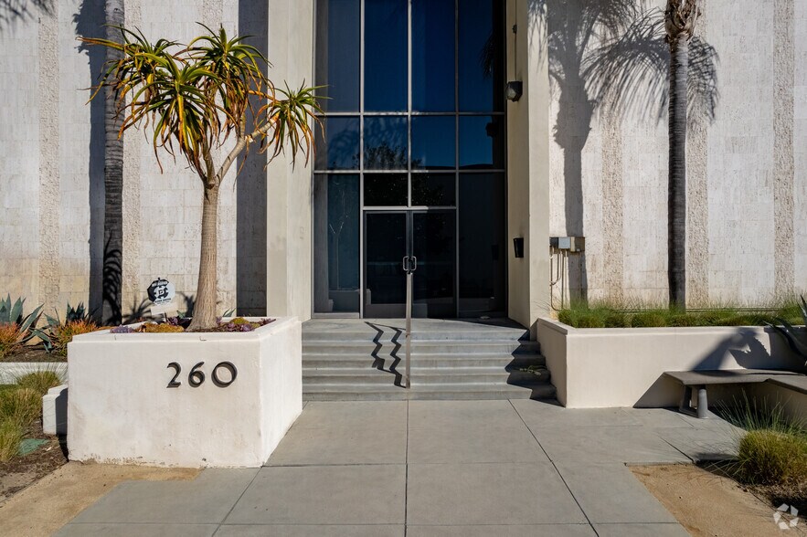 260 S Los Robles Ave, Pasadena, CA à louer - Photo du bâtiment - Image 3 de 8