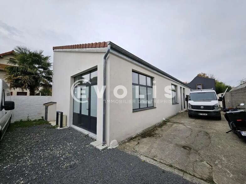 Office in Villejuif for lease - Building Photo - Image 1 of 8