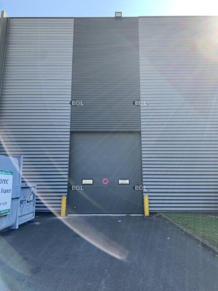 Industrial in Villeneuve-la-Garenne for lease - Building Photo - Image 3 of 13