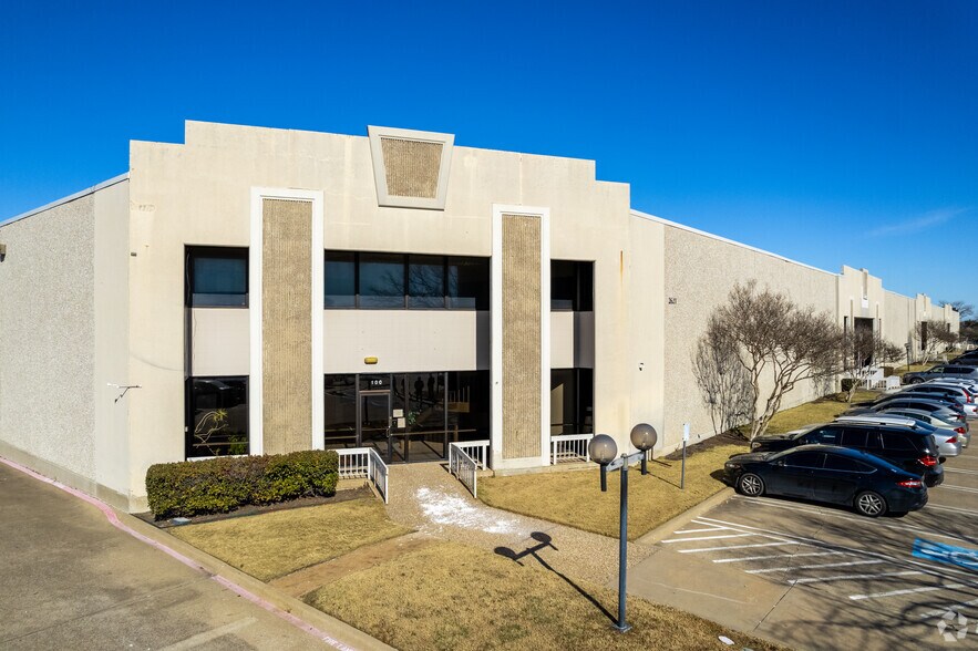 2553 Summit Ave, Plano, TX à louer - Photo du bâtiment - Image 3 de 5