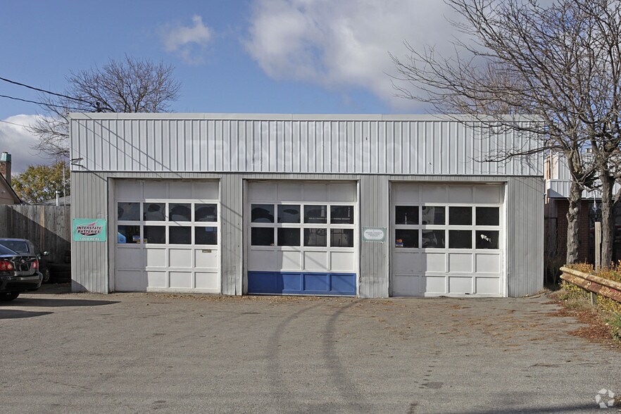 827 Lakeshore Rd E, Mississauga, ON à vendre - Photo du bâtiment - Image 1 de 2