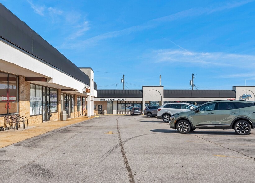 3912-3942 Lemay Ferry Rd, Lemay, MO for lease - Primary Photo - Image 2 of 5