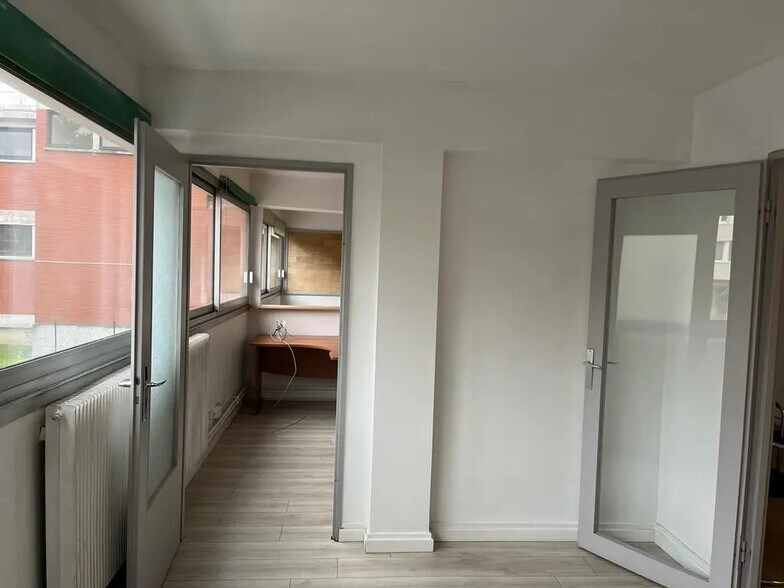 Bureau dans Montrouge à louer - Photo du bâtiment - Image 2 de 6
