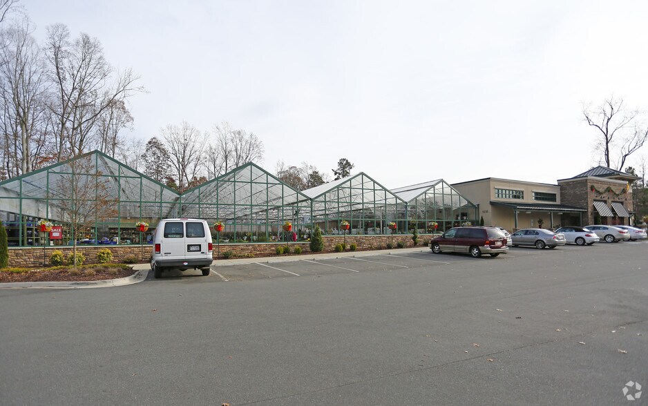 1016 Devore Ln, Matthews, NC à vendre - Photo du bâtiment - Image 3 de 4