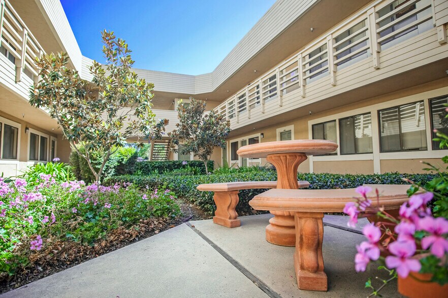 5951 Encina Rd, Goleta, CA à louer - Photo du bâtiment - Image 1 de 17