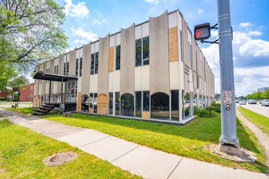 21590 Greenfield Rd, Oak Park, MI for sale - Building Photo - Image 1 of 1