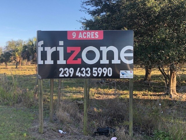 9651 Gladiolus Dr, Fort Myers, FL à vendre Photo du bâtiment- Image 1 de 2