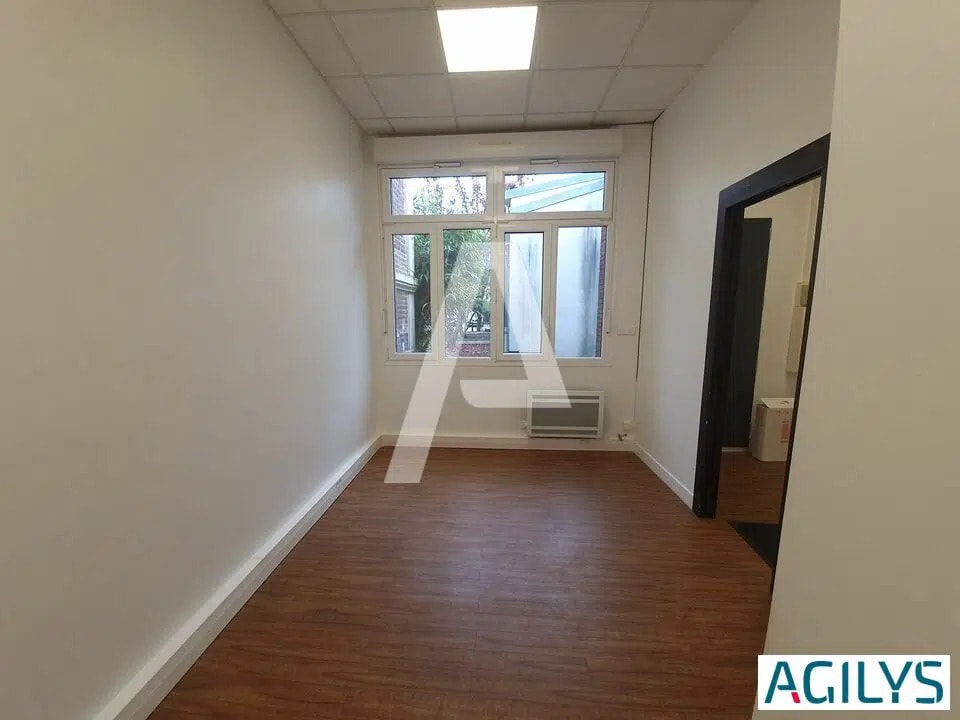 Office in Ivry-sur-Seine for lease Interior Photo- Image 1 of 5
