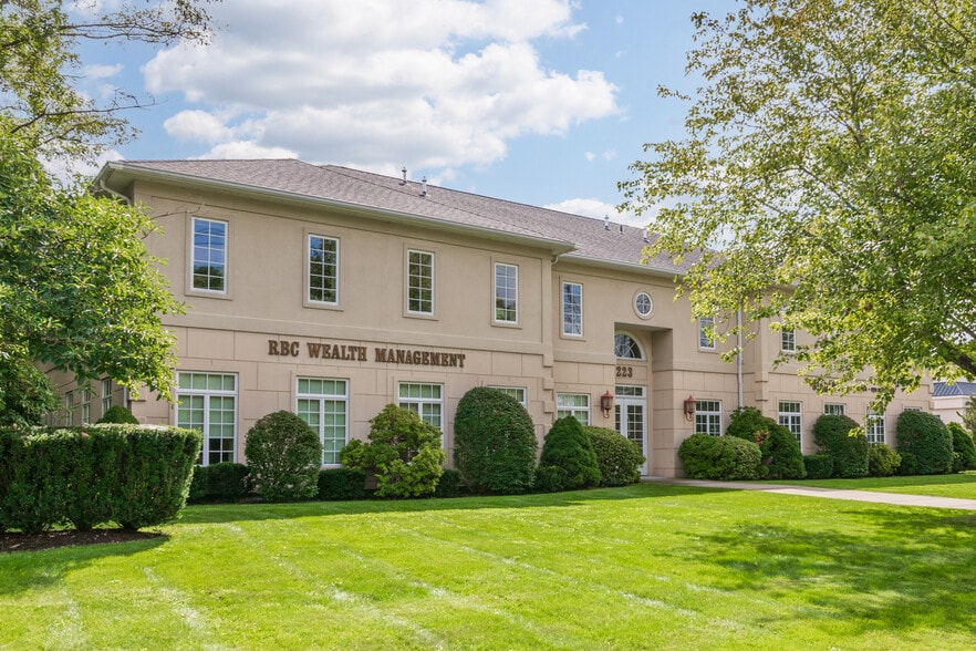 223 W Montauk Hwy, Hampton Bays, NY for lease - Building Photo - Image 3 of 30