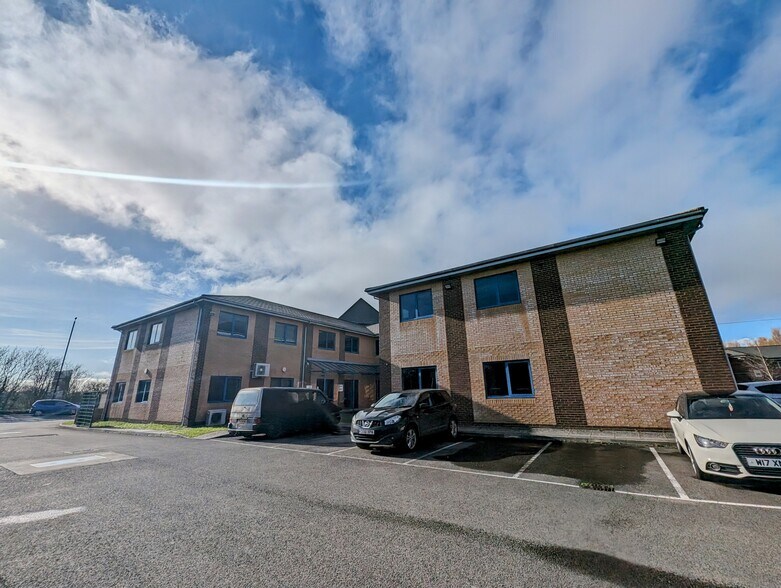 Kenn Rd, Kenn à vendre - Photo du bâtiment - Image 3 de 11