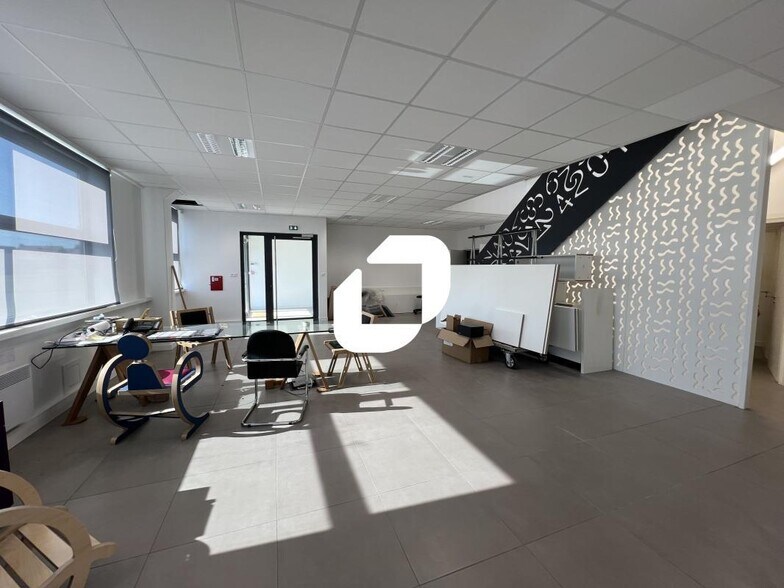 Flex in Pérenchies for lease - Interior Photo - Image 3 of 17