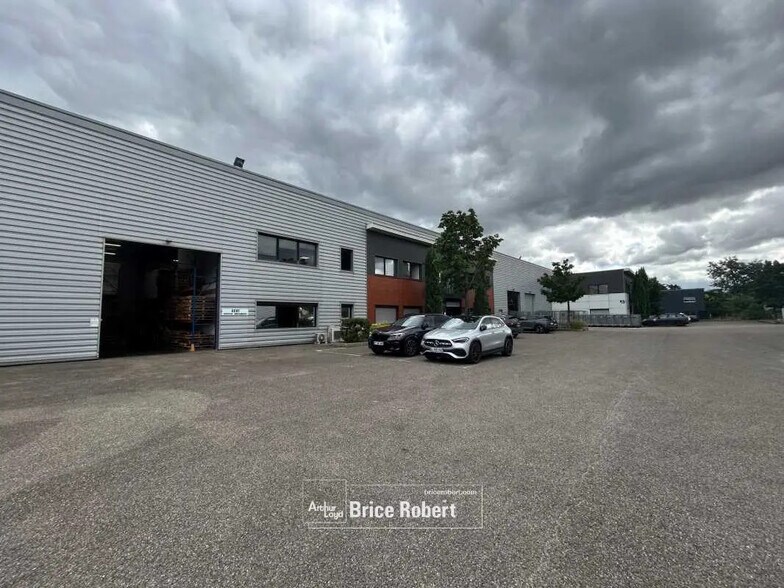 Flex dans Décines-Charpieu à louer - Photo du bâtiment - Image 3 de 5