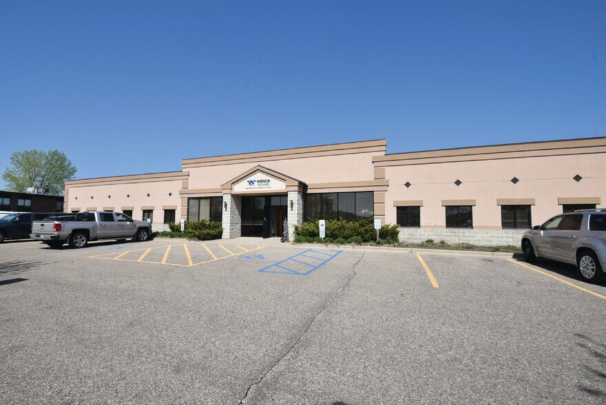 3303 Fiechtner Dr S, Fargo, ND for lease - Primary Photo - Image 1 of 9
