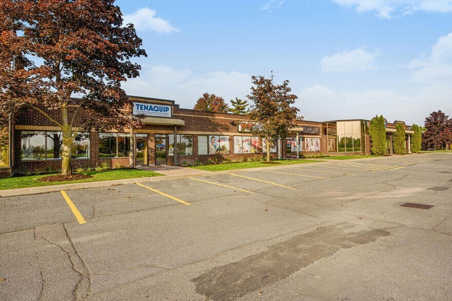 6 Antares Dr, Ottawa, ON à louer - Photo du bâtiment - Image 2 de 4