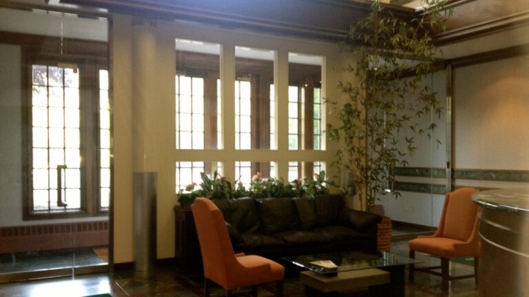 24 S Holmdel Rd, Holmdel, NJ à louer - Photo intérieure - Image 2 de 7