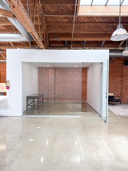 1745 Berkeley St, Santa Monica, CA for lease - Building Photo - Image 3 of 7