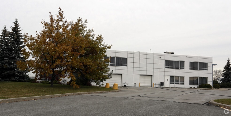 1250 Rue Marie-Victorin, St-Bruno-de-Montarville, QC à vendre - Photo du bâtiment - Image 2 de 38