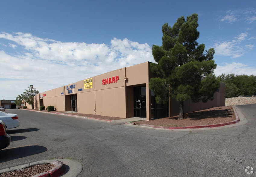 1421 N Lee Trevino Dr, El Paso, TX for lease - Primary Photo - Image 1 of 8