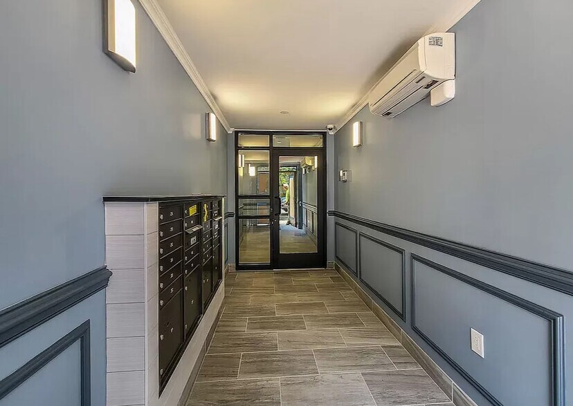 1230 Prospect Ave, Bronx, NY à vendre - Hall d’entrée - Image 2 de 13