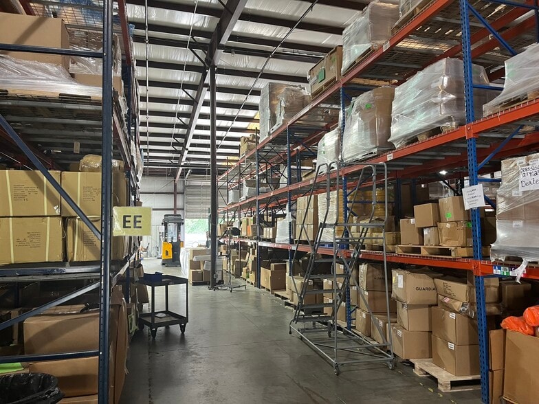 9201 Winkler Dr, Houston, TX for lease - Building Photo - Image 2 of 14