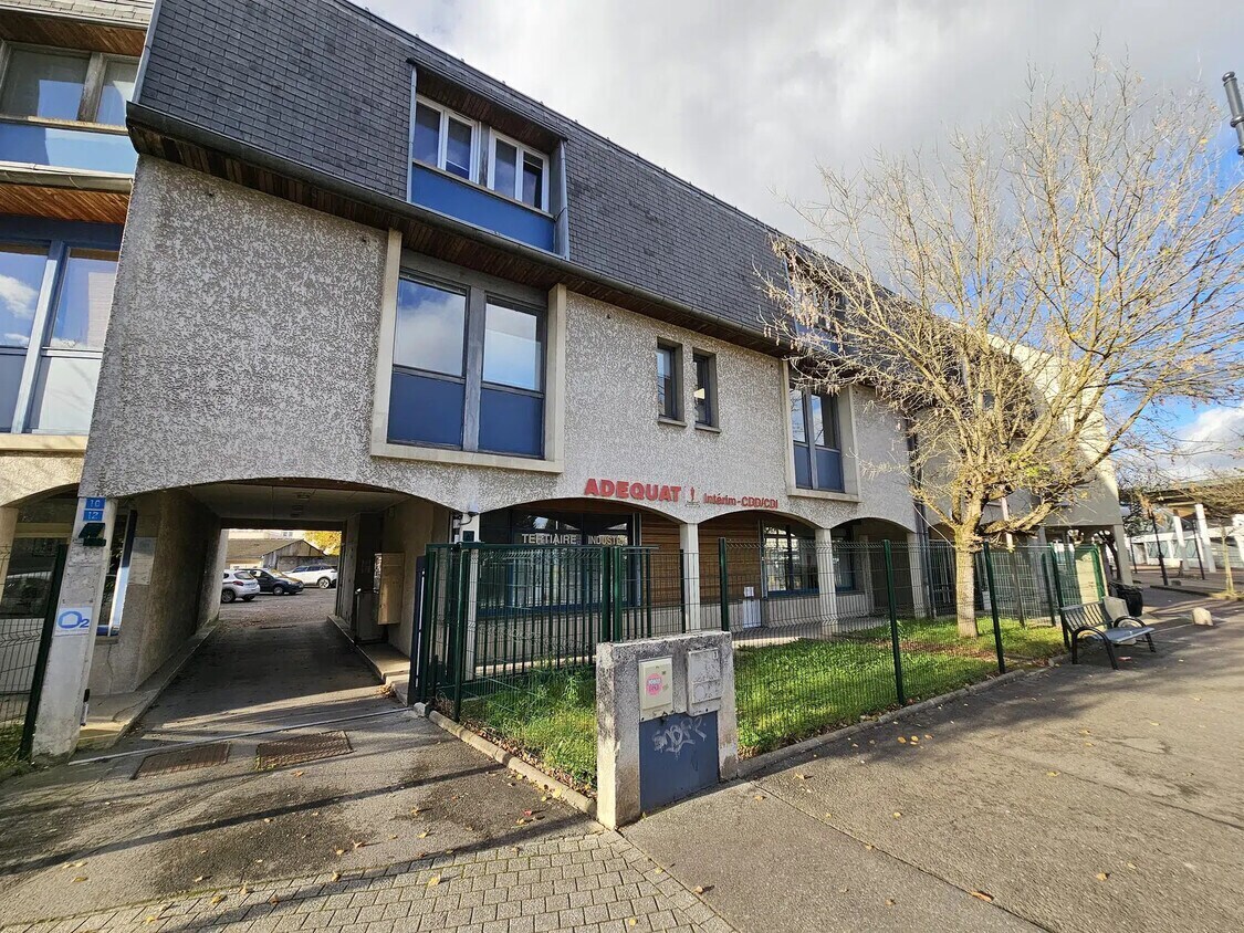 10 Avenue Du Général De Gaulle, Pontault-Combault à louer Photo du bâtiment- Image 1 de 2