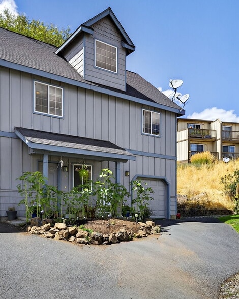 1419 NE Lucinda Ct, Bend, OR for sale - Building Photo - Image 2 of 28