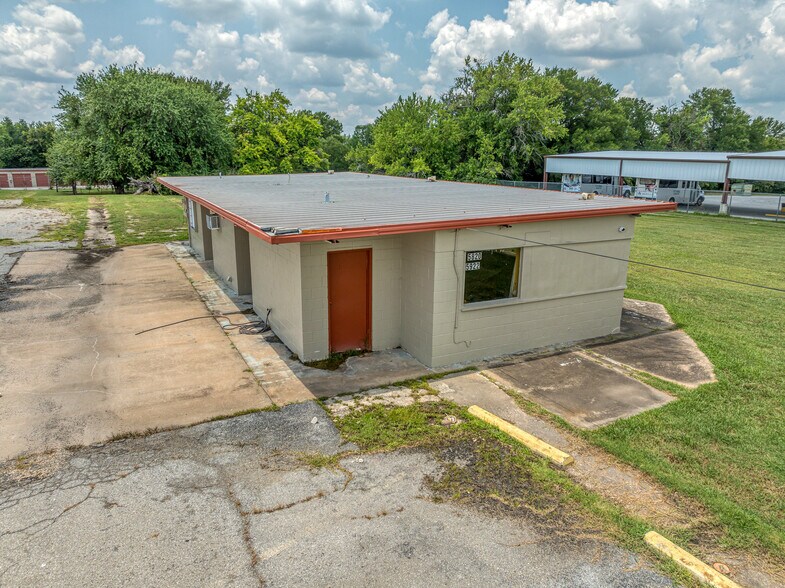 5922 Texoma Pky, Sherman, TX for lease - Building Photo - Image 2 of 18