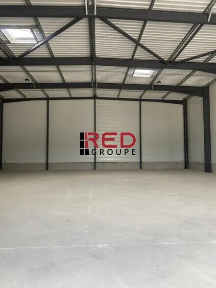 Industriel dans Signes à louer - Photo du bâtiment - Image 2 de 5