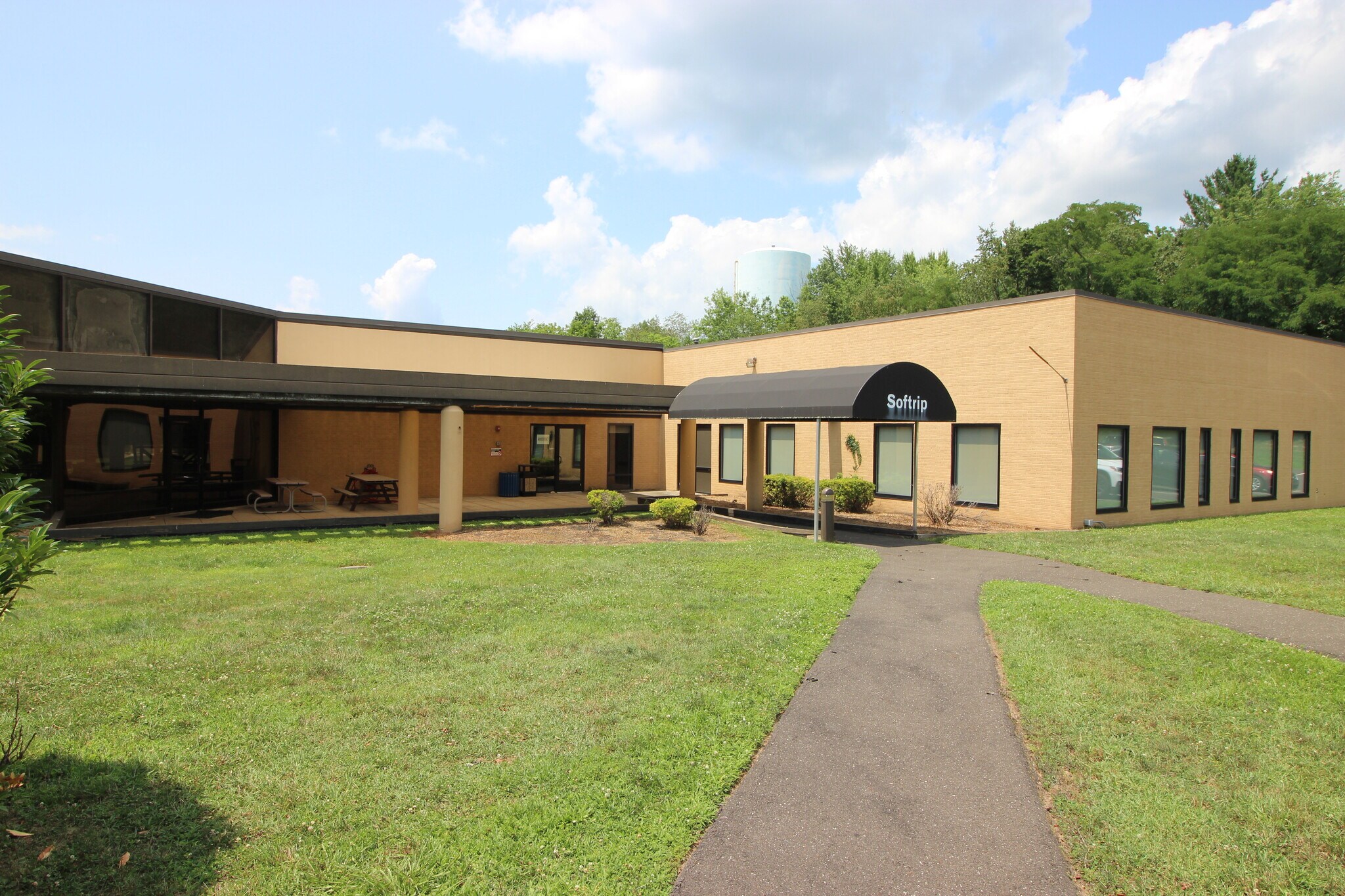 455 Maryland Dr, Fort Washington, PA à vendre Photo du bâtiment- Image 1 de 54