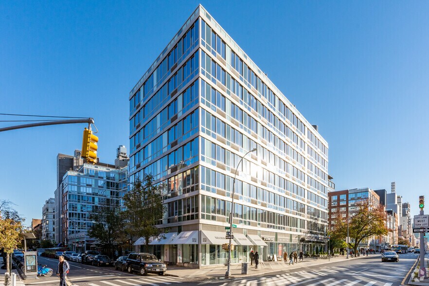 299-303 Bowery, New York, NY à louer - Photo du bâtiment - Image 1 de 59