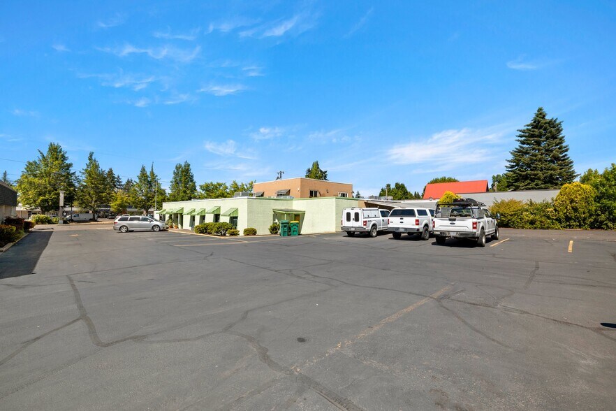 2318 Pacific Ave, Forest Grove, OR à vendre - Photo du bâtiment - Image 3 de 21