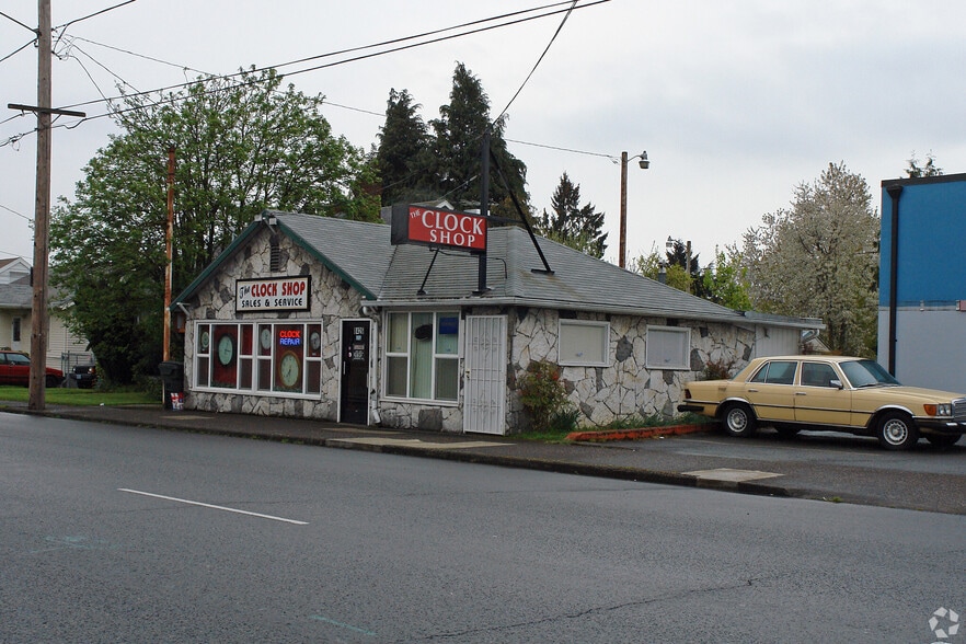 8426 SE Stark St, Portland, OR for sale - Building Photo - Image 1 of 5