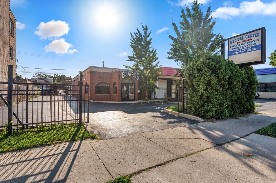 6021 S Kedzie Ave, Chicago, IL à vendre - Photo du bâtiment - Image 1 de 24