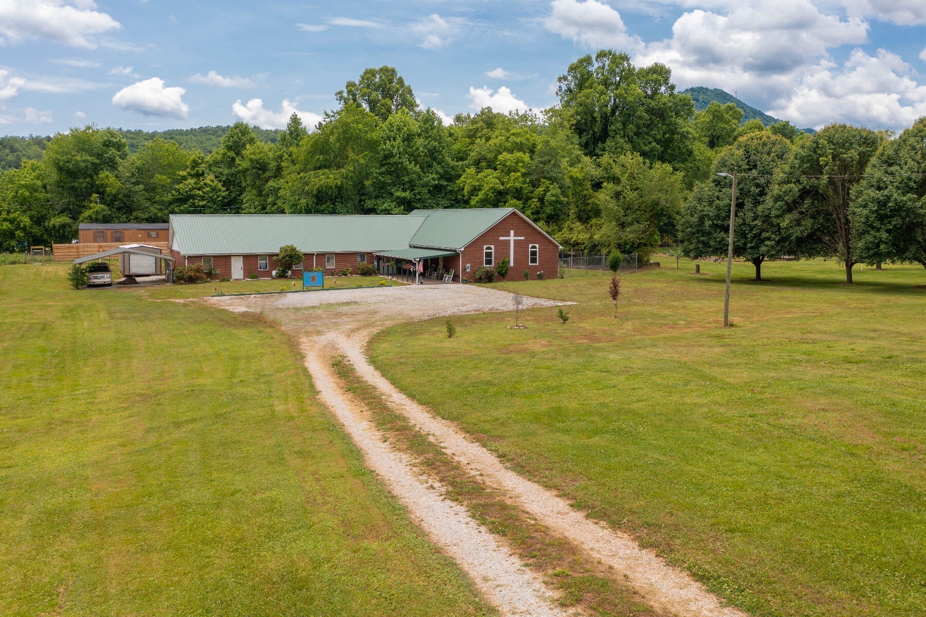 275 Old Catawba River Rd, Old Fort, NC à vendre Photo du b timent- Image 1 de 1