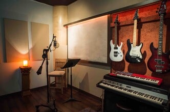 10545 Burbank Blvd, North Hollywood, CA for lease Interior Photo- Image 1 of 10