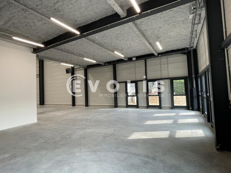Flex in Corbas for lease - Interior Photo - Image 3 of 40