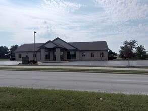 461 Brown Blvd, Bourbonnais, IL for lease Interior Photo- Image 1 of 3