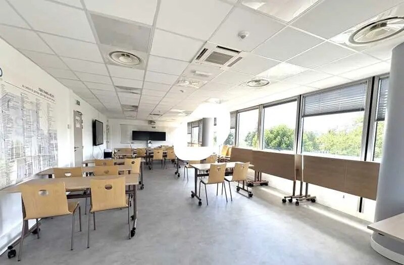 Office in Vélizy-Villacoublay for lease - Interior Photo - Image 2 of 12