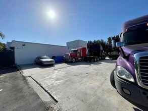 988-1004 NW 51st Pl, Fort Lauderdale, FL for lease Building Photo- Image 2 of 6