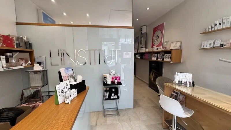 Retail in Lyon for lease - Interior Photo - Image 1 of 9