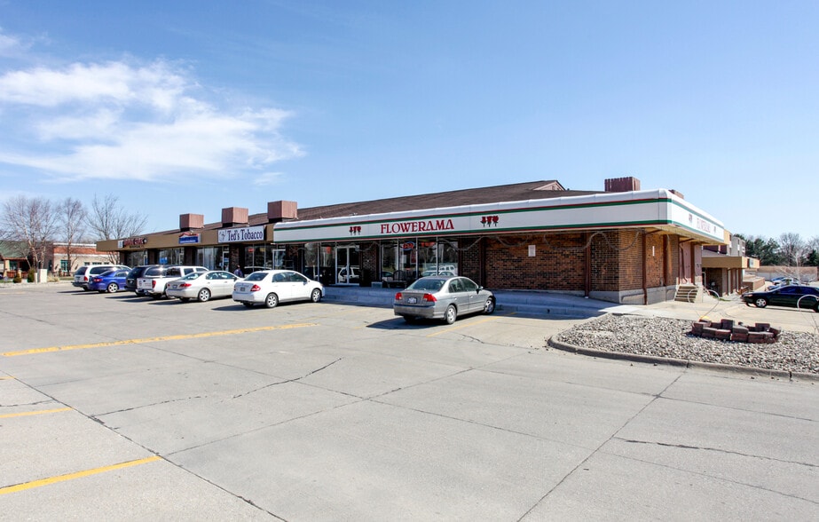 14203-14265 Pacific St, Omaha, NE for lease - Primary Photo - Image 1 of 5