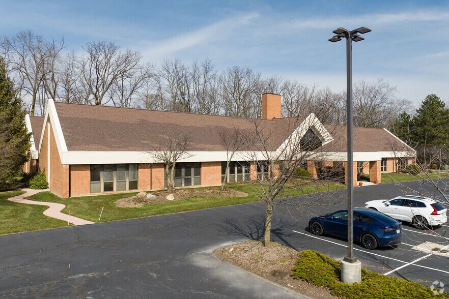 1701 Woodlands Dr, Maumee, OH for lease - Building Photo - Image 2 of 6