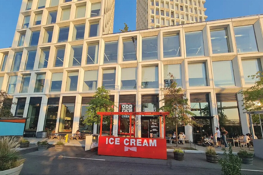 10 Grand St, Brooklyn, NY for lease - Building Photo - Image 1 of 2