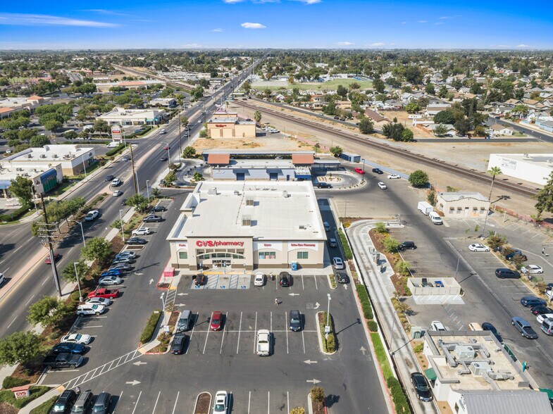 574 W Lacey Blvd, Hanford, CA à vendre - Photo du bâtiment - Image 1 de 7